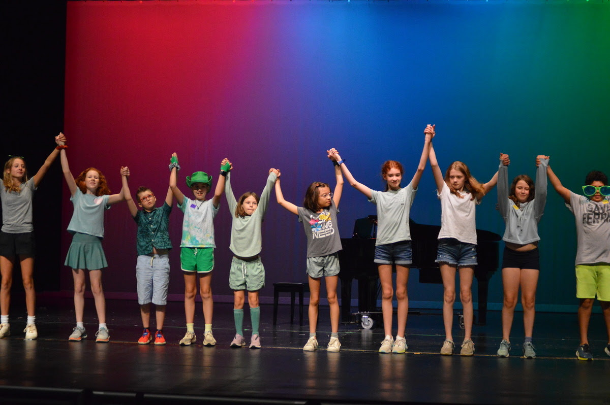 on stage, bowing, holding hands, take a bow, rainbow background